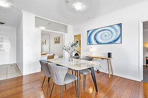 Modern 2BR Pool Gym Parking