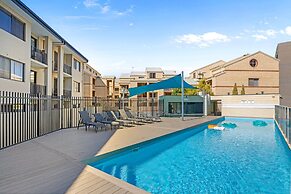 Modern 2BR Pool Gym Parking