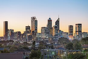 Designer Luxury 3brd - Epic Views - South Perth