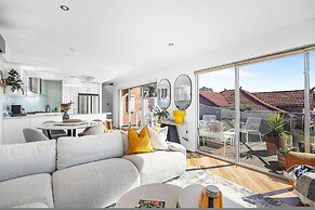 Designer Luxury 3brd - Epic Views - South Perth