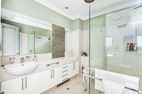 Designer Luxury 3brd - Epic Views - South Perth