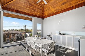 Designer Luxury 3brd - Epic Views - South Perth