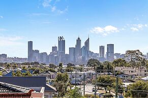 Designer Luxury 3brd - Epic Views - South Perth
