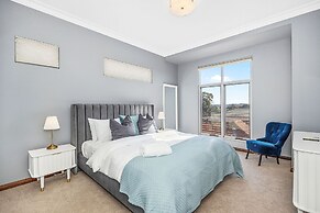 Designer Luxury 3brd - Epic Views - South Perth
