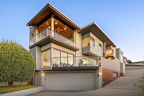 Designer Luxury 3brd - Epic Views - South Perth