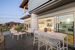 Designer Luxury 3brd - Epic Views - South Perth