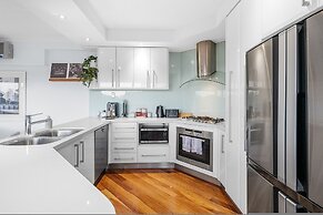 Designer Luxury 3brd - Epic Views - South Perth