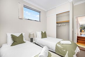 Designer Luxury 3brd - Epic Views - South Perth