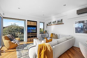 Designer Luxury 3brd - Epic Views - South Perth