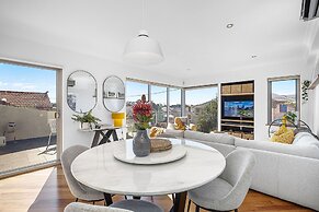 Designer Luxury 3brd - Epic Views - South Perth