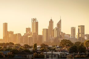 Designer Luxury 3brd - Epic Views - South Perth