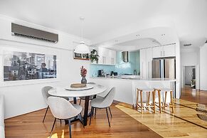 Designer Luxury 3brd - Epic Views - South Perth