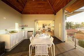 Designer Luxury 3brd - Epic Views - South Perth