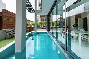 Modern Luxury Poolhaus With Lift