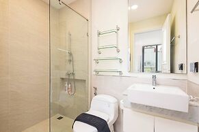 Modern Luxury Poolhaus With Lift