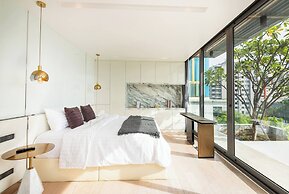 Modern Luxury Poolhaus With Lift