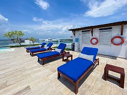 808 Martinique