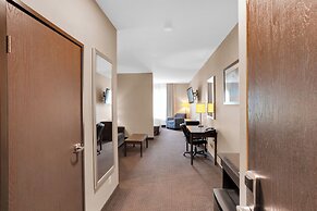 Duvernay Inn & Suites