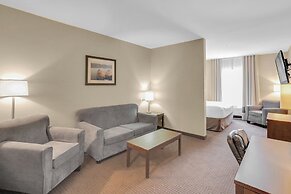 Duvernay Inn & Suites