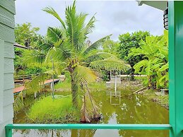 Coco and Canal HomeStory