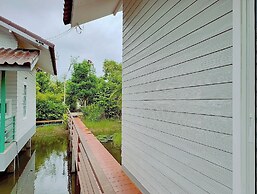 Coco and Canal HomeStory