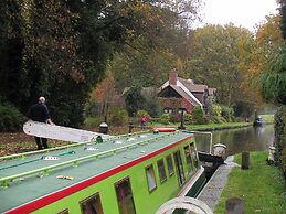 Stone - Boat - Sleeps 6 - Pet Friendly - 85ws