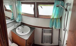 Stone - Self-drive Boat - Sleeps 8 - Pet Friendly