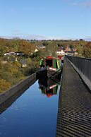 Stone - Self-drive Boat - Sleeps 8 - Pet Friendly