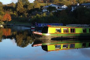 Stone - Self-drive Boat - Sleeps 8 - Pet Friendly