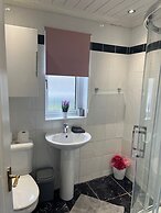 3 Bedroom House Ideal for Contractors Sleeps 6
