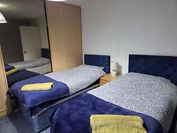 3 Bedroom House Ideal for Contractors Sleeps 6