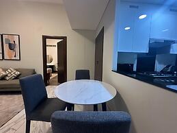 Modern 1BR in J One Pool & Gym