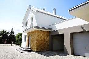 Comfortable Holiday Home for 6 People