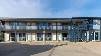 Oliver Motel & Inn