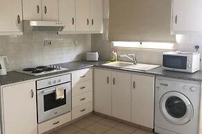 Holiday Home Paphos - Near Amenities - Poolside