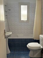 Holiday Home Paphos - Near Amenities - Poolside