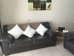 Holiday Home Paphos - Near Amenities - Poolside
