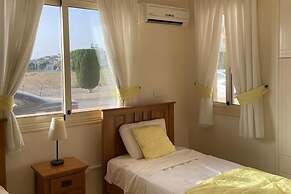 Holiday Home Paphos - Near Amenities - Poolside
