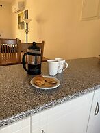 Holiday Home Paphos - Near Amenities - Poolside