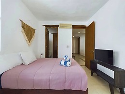 Chic 1BR With Pool & Parking Close to ADO