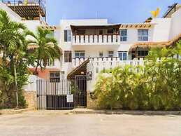 Chic 1BR With Pool & Parking Close to ADO