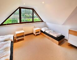 Large, Comfortable Holiday Home With a Garden