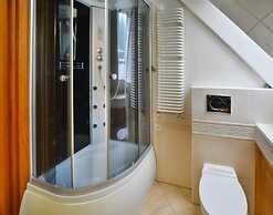 Large, Comfortable Holiday Home With a Garden