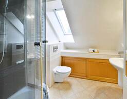 Large, Comfortable Holiday Home With a Garden