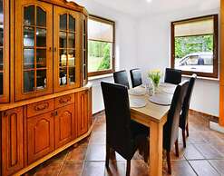 Large, Comfortable Holiday Home With a Garden