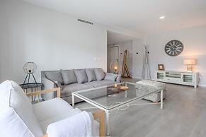 Elegant Home by Haraganes Beach