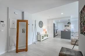 Elegant Home by Haraganes Beach