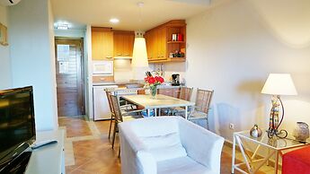 Bright Apartment With Pool Access