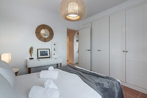 Sea-view Apartment for 7