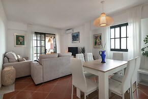 Sea-view Apartment for 7